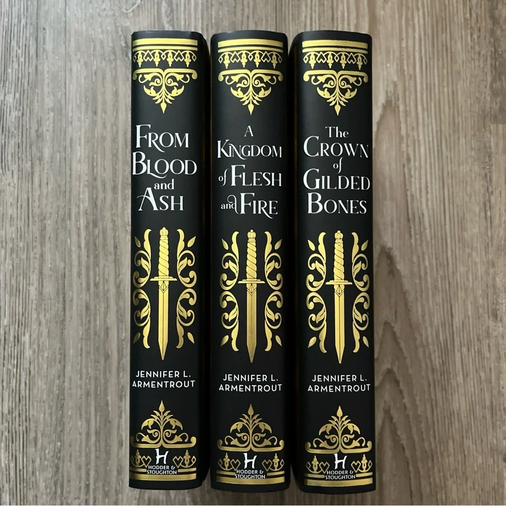 From Blood and Ash Fairyloot Exclusive Signed Sprayed Edges - Picture 10 of 13